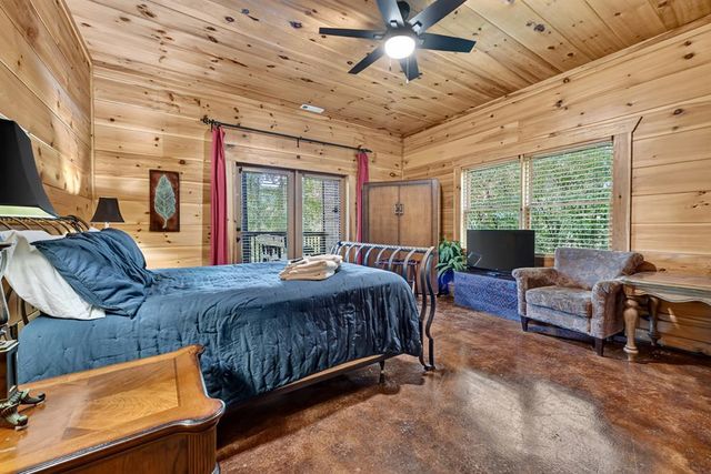 92 Fish Trap Road, Blue Ridge, GA 30513