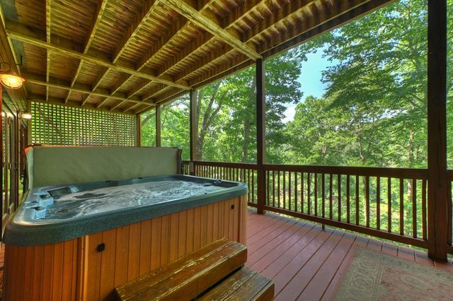 92 Fish Trap Road, Blue Ridge, GA 30513
