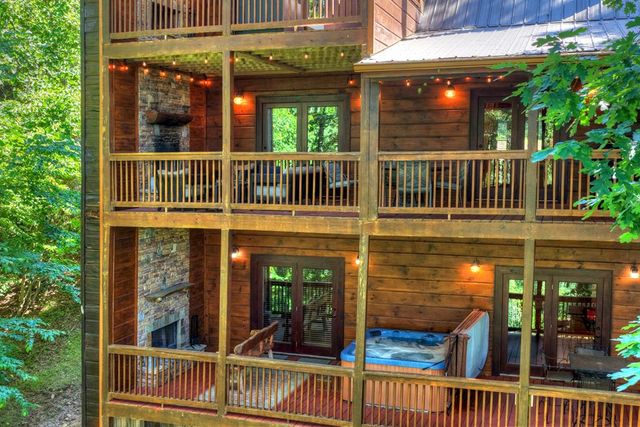 92 Fish Trap Road, Blue Ridge, GA 30513