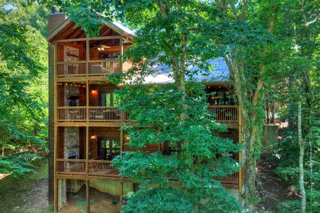 92 Fish Trap Road, Blue Ridge, GA 30513