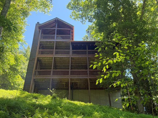 92 Fish Trap Road, Blue Ridge, GA 30513