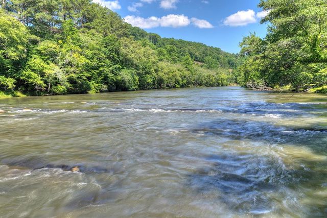 92 Fish Trap Road, Blue Ridge, GA 30513