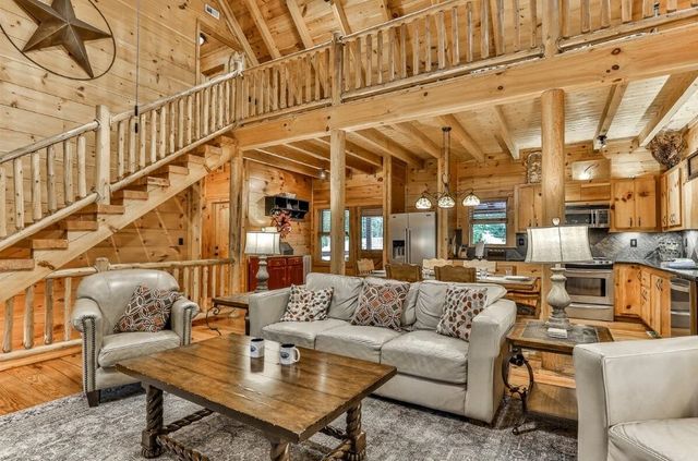 92 Fish Trap Road, Blue Ridge, GA 30513