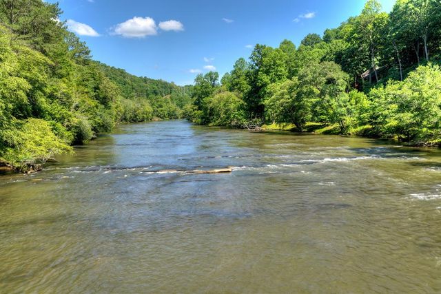 92 Fish Trap Road, Blue Ridge, GA 30513