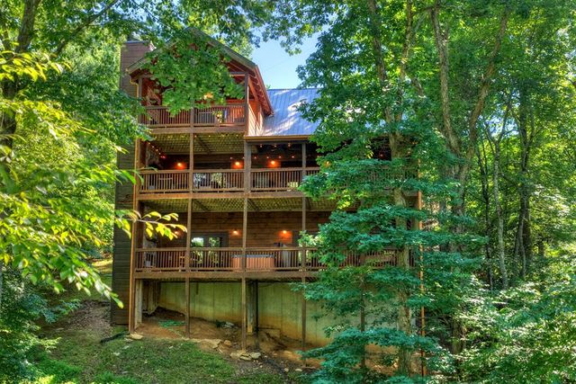 92 Fish Trap Road, Blue Ridge, GA 30513
