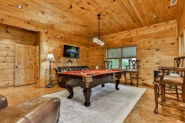 92 Fish Trap Road, Blue Ridge, GA 30513