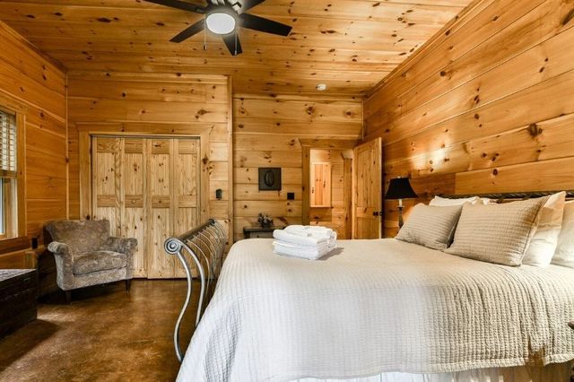 92 Fish Trap Road, Blue Ridge, GA 30513