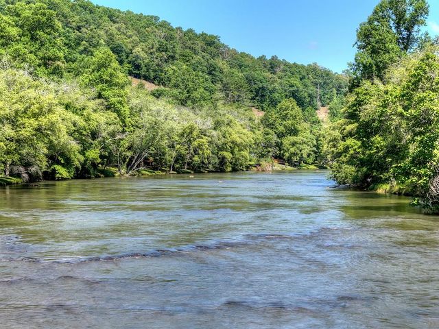 92 Fish Trap Road, Blue Ridge, GA 30513