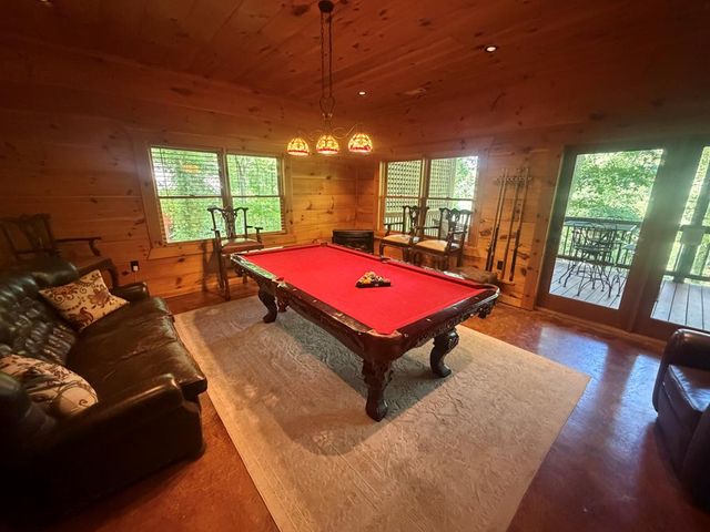 92 Fish Trap Road, Blue Ridge, GA 30513