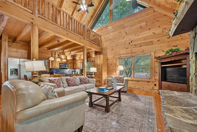 92 Fish Trap Road, Blue Ridge, GA 30513