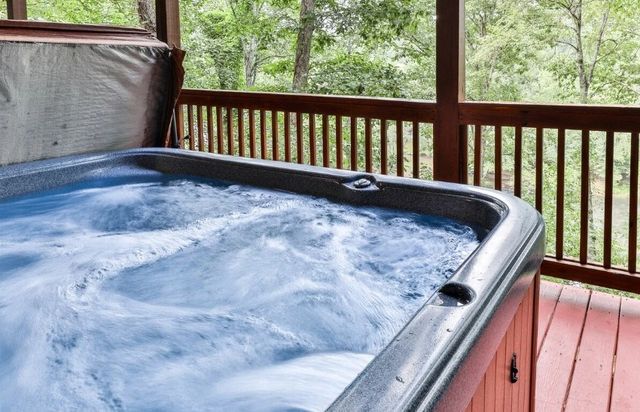 92 Fish Trap Road, Blue Ridge, GA 30513