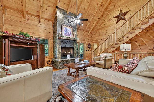 92 Fish Trap Road, Blue Ridge, GA 30513