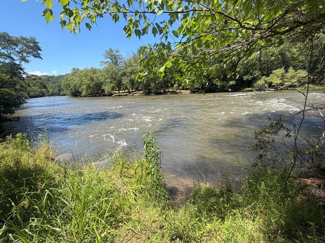 92 Fish Trap Road, Blue Ridge, GA 30513