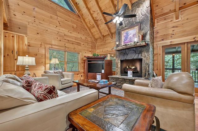 92 Fish Trap Road, Blue Ridge, GA 30513