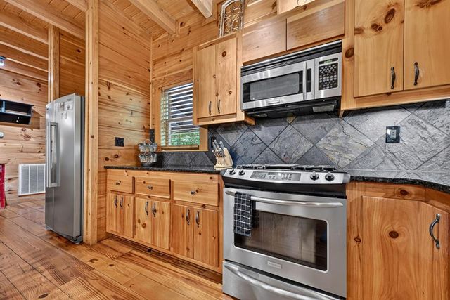 92 Fish Trap Road, Blue Ridge, GA 30513