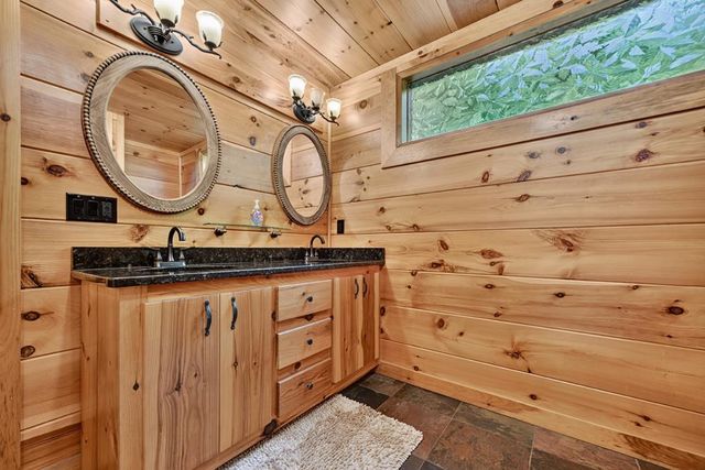 92 Fish Trap Road, Blue Ridge, GA 30513