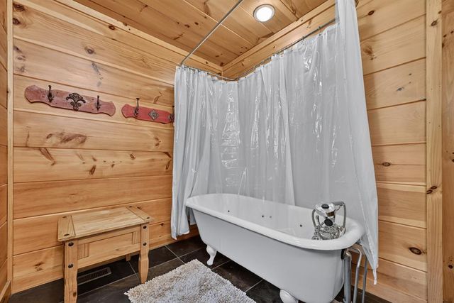92 Fish Trap Road, Blue Ridge, GA 30513