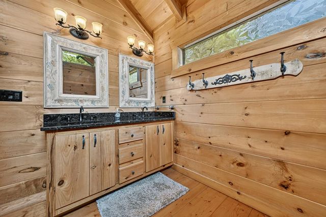 92 Fish Trap Road, Blue Ridge, GA 30513