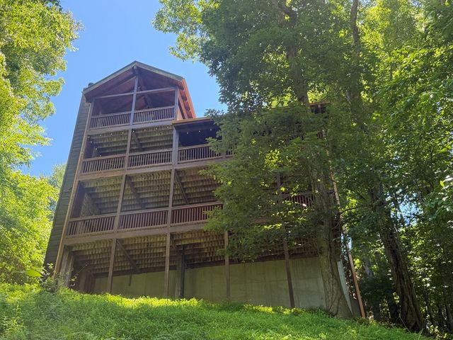 92 Fish Trap Road, Blue Ridge, GA 30513