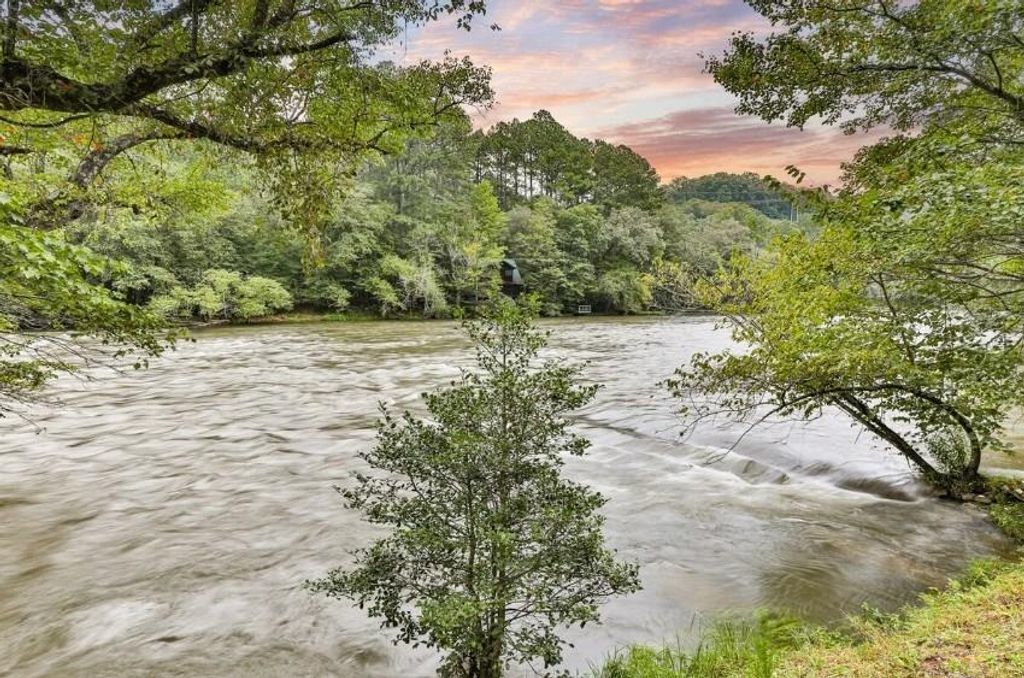 92 Fish Trap Road, Blue Ridge, GA 30513