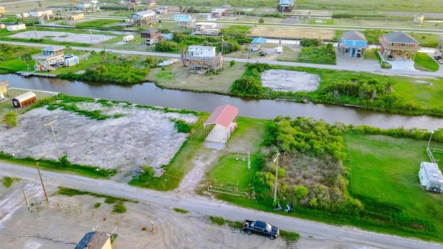 1085 Paisley Street, Gilchrist, TX 77617