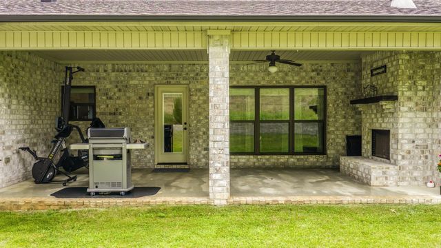 101 Eagle Ridge Drive, Maumelle, AR 72113