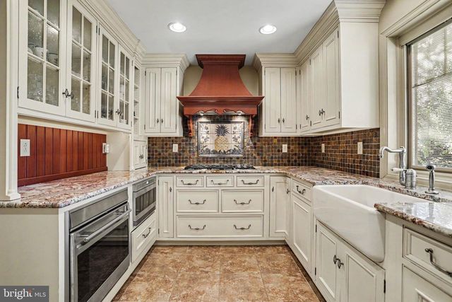 40 CEDAR AVE, Hershey, PA 17033