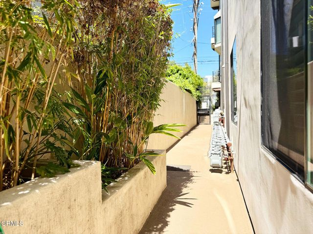 4724 Kester Avenue 109, Los Angeles, CA 91403
