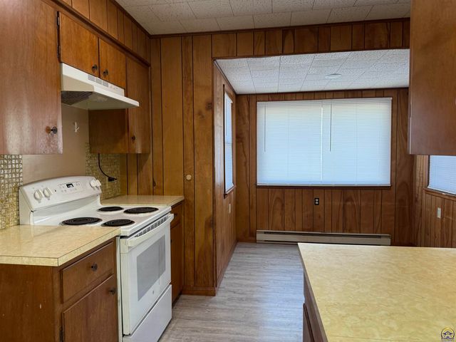 1028 Constitution St, Emporia, KS 66801