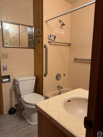 1028 Constitution St, Emporia, KS 66801