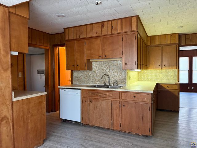 1028 Constitution St, Emporia, KS 66801