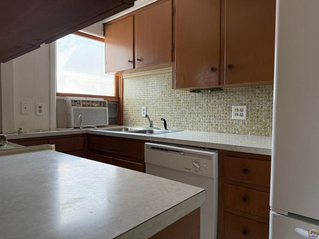 1028 Constitution St, Emporia, KS 66801