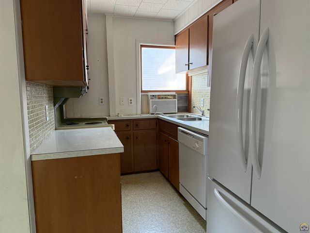 1028 Constitution St, Emporia, KS 66801