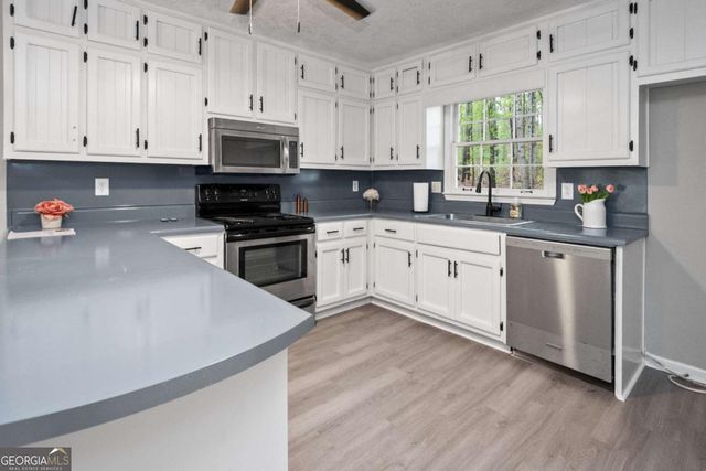 165 Fox Hunt Court, Fayetteville, GA 30214