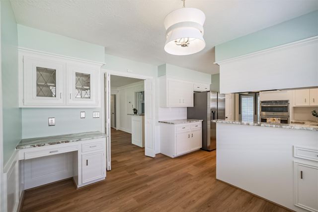 1715 Woodland Park Drive, Houston, TX 77077