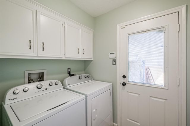 1715 Woodland Park Drive, Houston, TX 77077