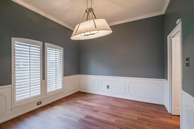 1715 Woodland Park Drive, Houston, TX 77077