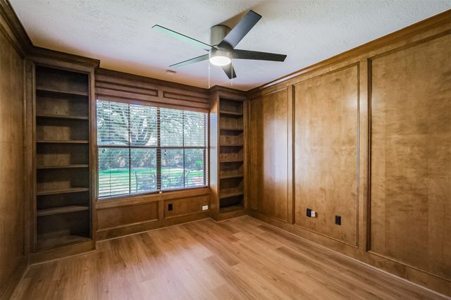 1715 Woodland Park Drive, Houston, TX 77077