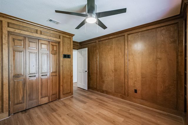 1715 Woodland Park Drive, Houston, TX 77077