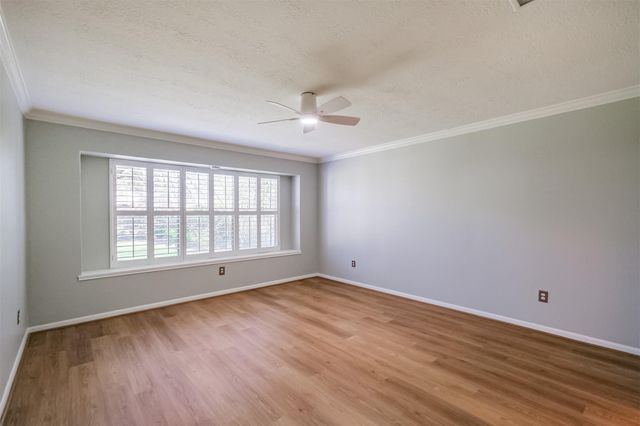 1715 Woodland Park Drive, Houston, TX 77077