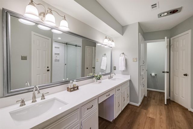 1715 Woodland Park Drive, Houston, TX 77077