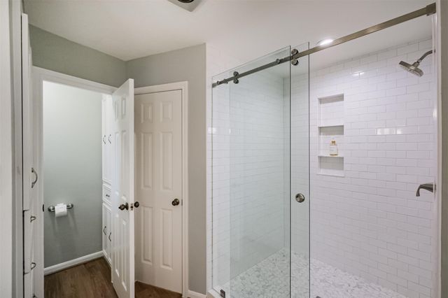 1715 Woodland Park Drive, Houston, TX 77077