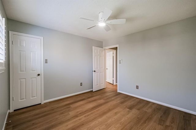 1715 Woodland Park Drive, Houston, TX 77077