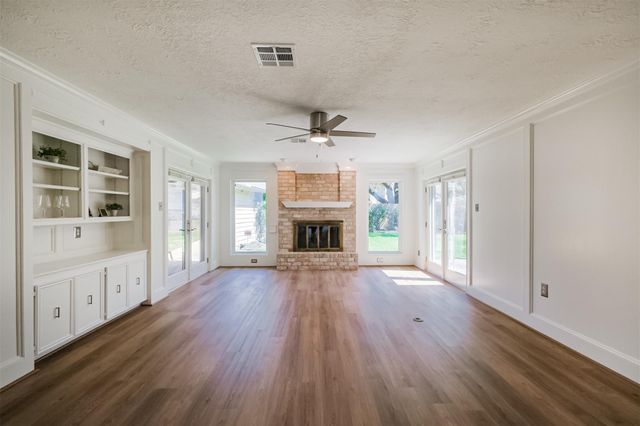 1715 Woodland Park Drive, Houston, TX 77077