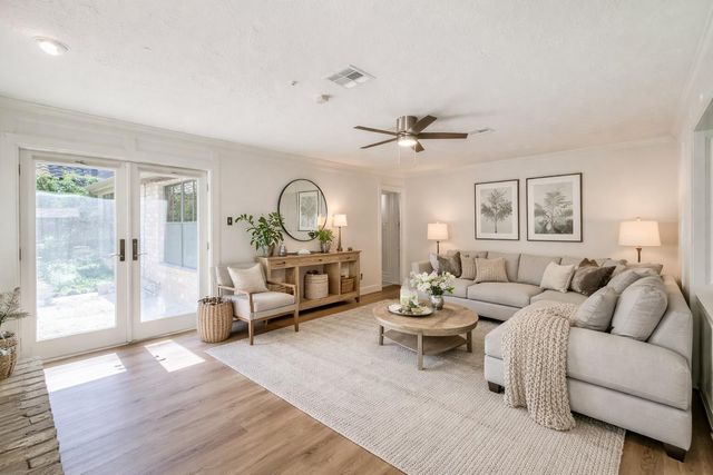 1715 Woodland Park Drive, Houston, TX 77077