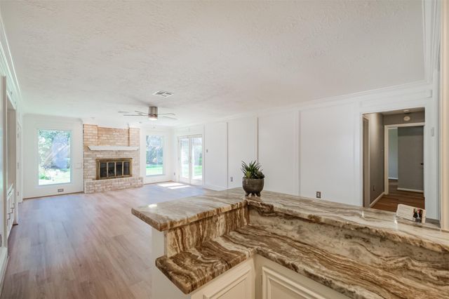 1715 Woodland Park Drive, Houston, TX 77077