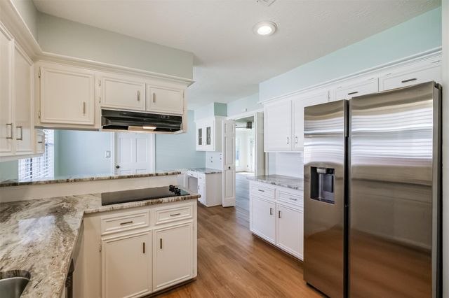 1715 Woodland Park Drive, Houston, TX 77077