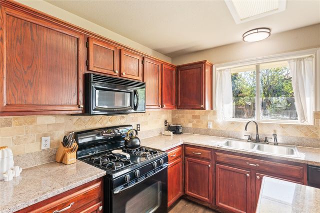 1111 Pathfinder WAY, Round Rock, TX 78665