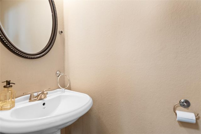 1111 Pathfinder WAY, Round Rock, TX 78665