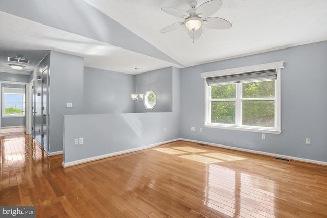 902 ENFIELD DR, Winchester, VA 22602